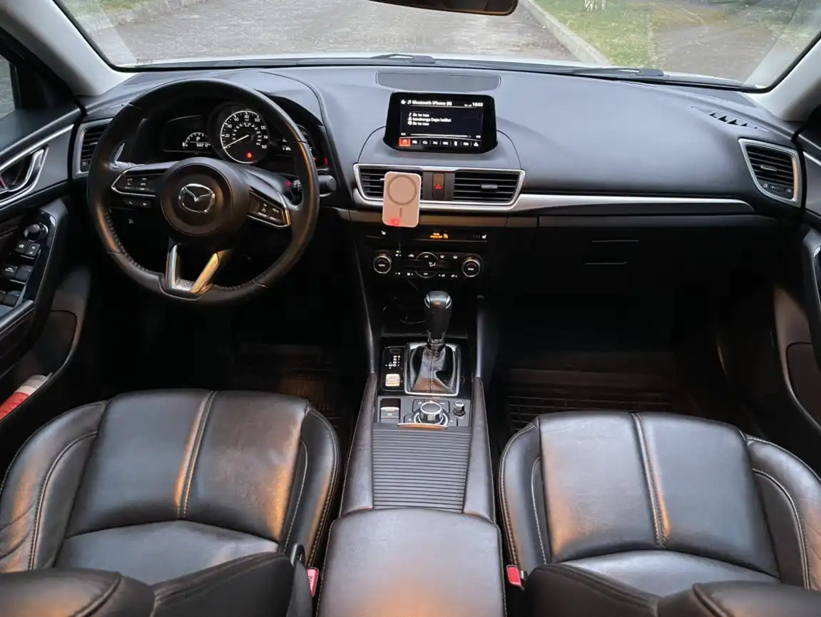 Продажа Mazda 3 2018 года в отличном состоянии