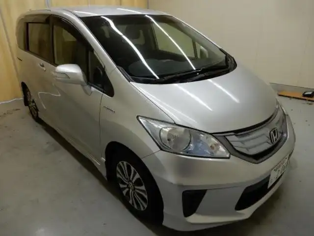 Продажа Honda Freed Hybrid 2013 года