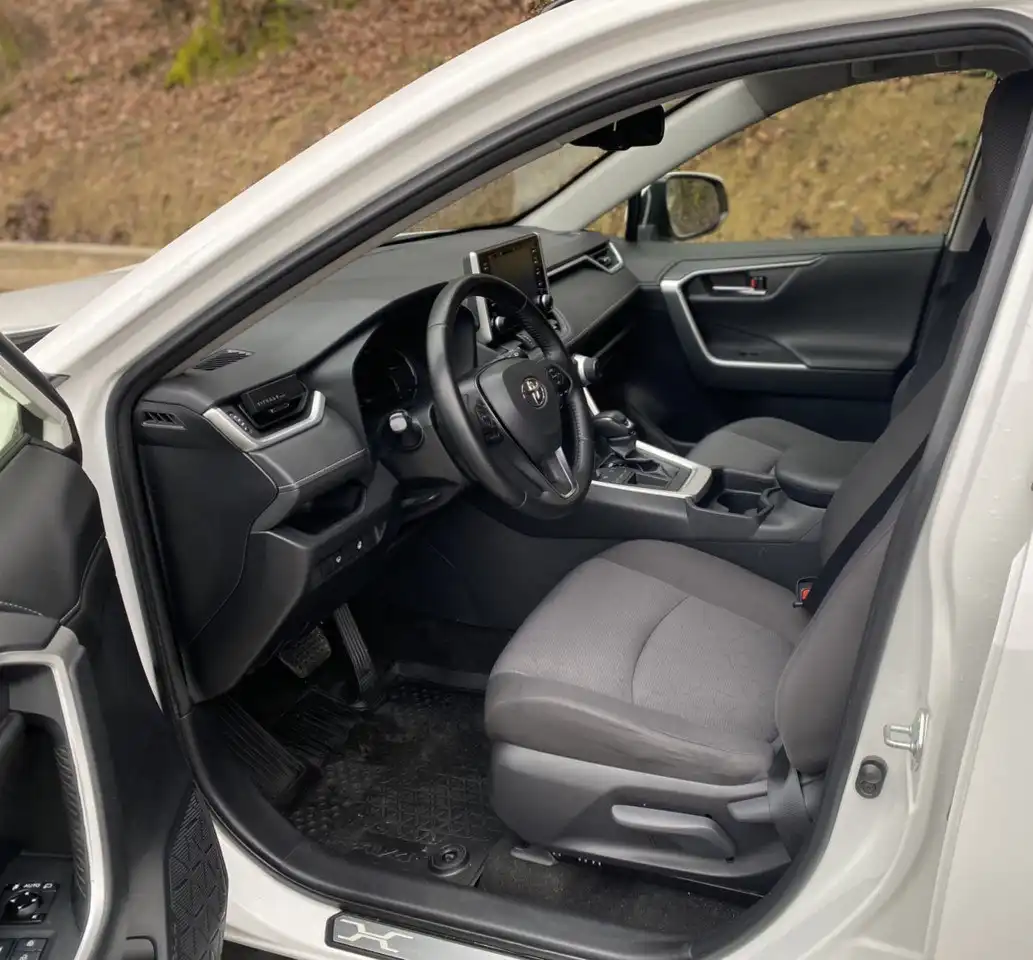 Продажа Toyota RAV4 2019 года в отличном состоянии