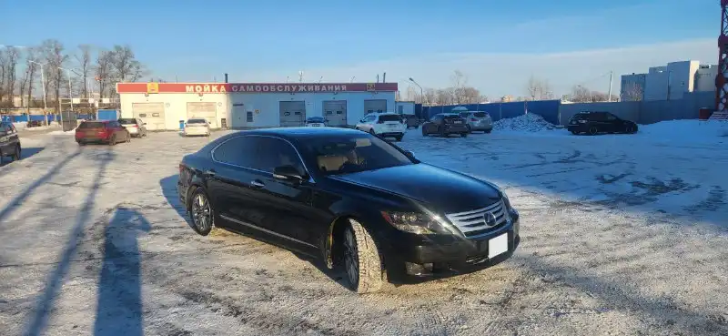 Lexus LS600HL 2012 года с пробегом 200000 км