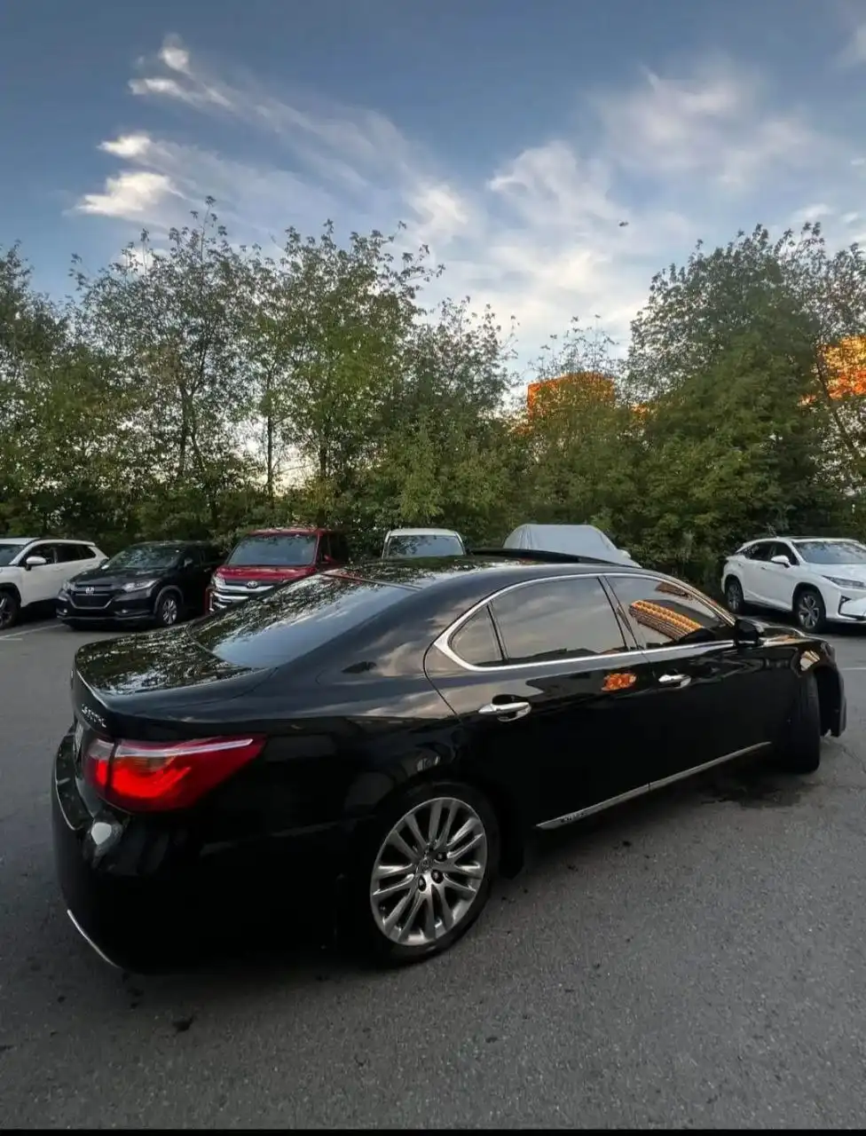 Lexus LS600HL 2012 года с пробегом 200000 км