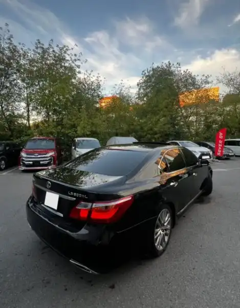 Lexus LS600HL 2012 года с пробегом 200000 км