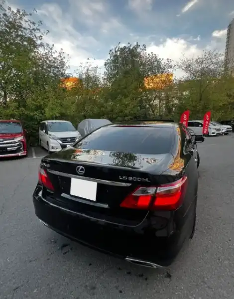 Lexus LS600HL 2012 года с пробегом 200000 км