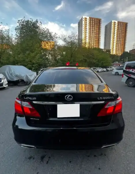 Lexus LS600HL 2012 года с пробегом 200000 км