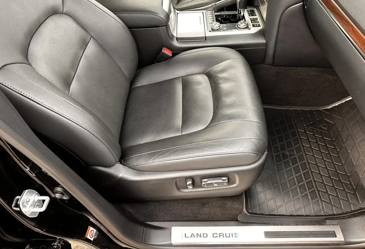 Toyota Land Cruiser 200 2019 года - Внедорожники (Авто) в Новосибирск