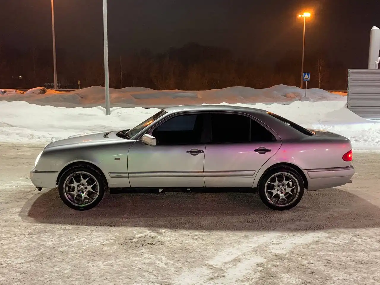 Продажа автомобиля с кожаным салоном и литыми дисками - Авто в Новосибирск