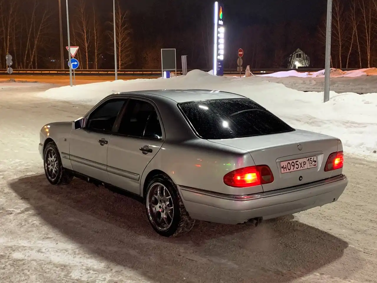 Продажа автомобиля с кожаным салоном и литыми дисками - Авто в Новосибирск