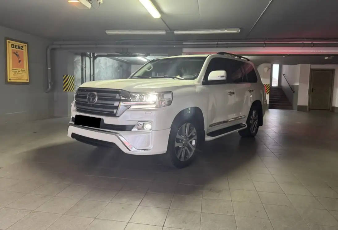 Toyota Land Cruiser 200 2018 года - Авто в Новосибирск