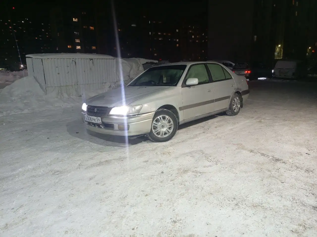 Тойота Корона Премио на полном ходу - Легковые автомобили (Авто) в Новосибирск