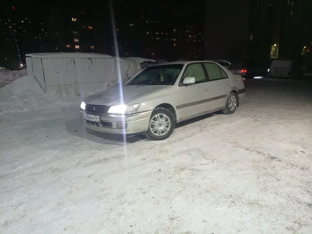 Тойота Корона Премио на полном ходу - Легковые автомобили в Новосибирск