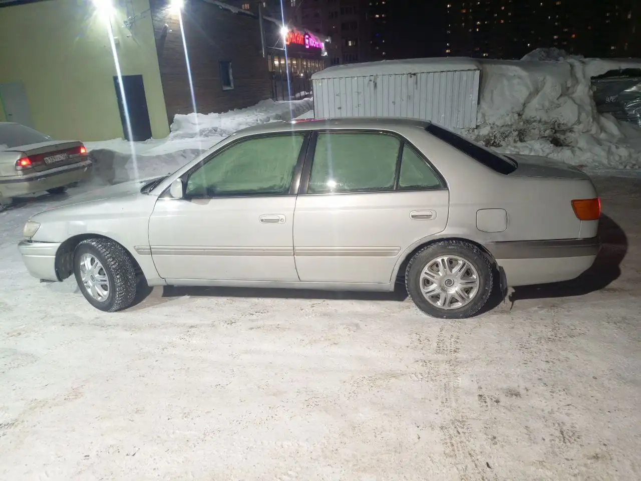 Тойота Корона Премио на полном ходу - Легковые автомобили (Авто) в Новосибирск