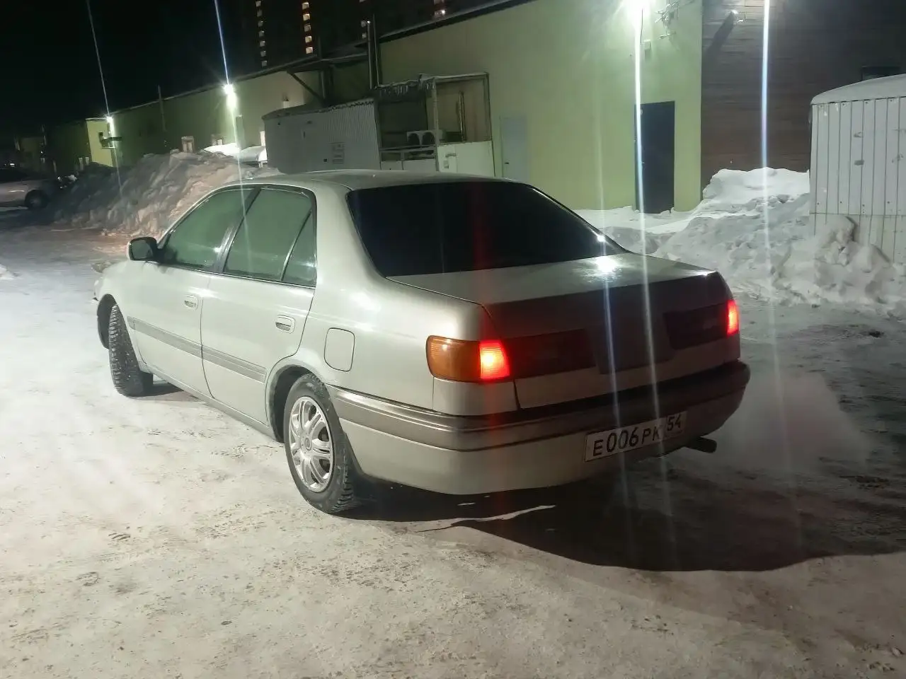 Тойота Корона Премио на полном ходу - Легковые автомобили (Авто) в Новосибирск