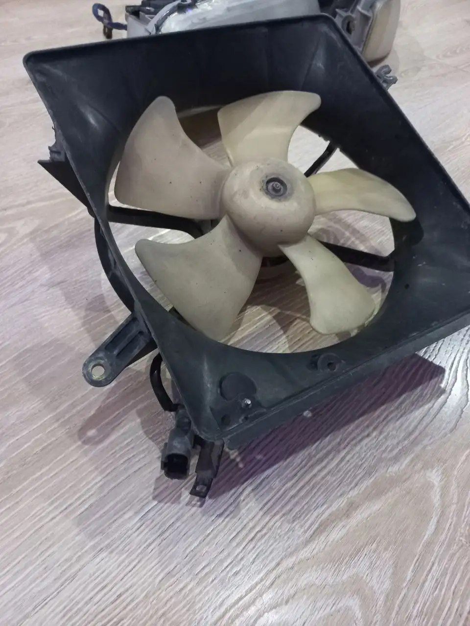 Запчасти для Honda Integra: фары и вентилятор охлаждения - Запчасти (Авто) в Новосибирск