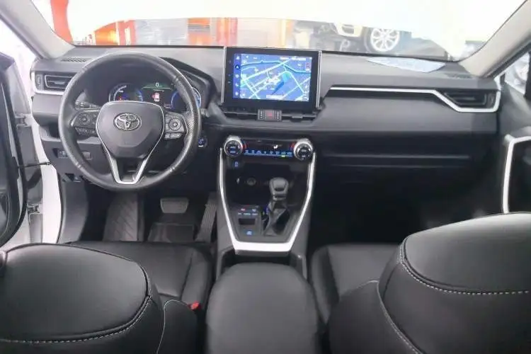 Продам Toyota RAV4 5 поколения 2021 года - Внедорожники (Авто) в Новосибирск