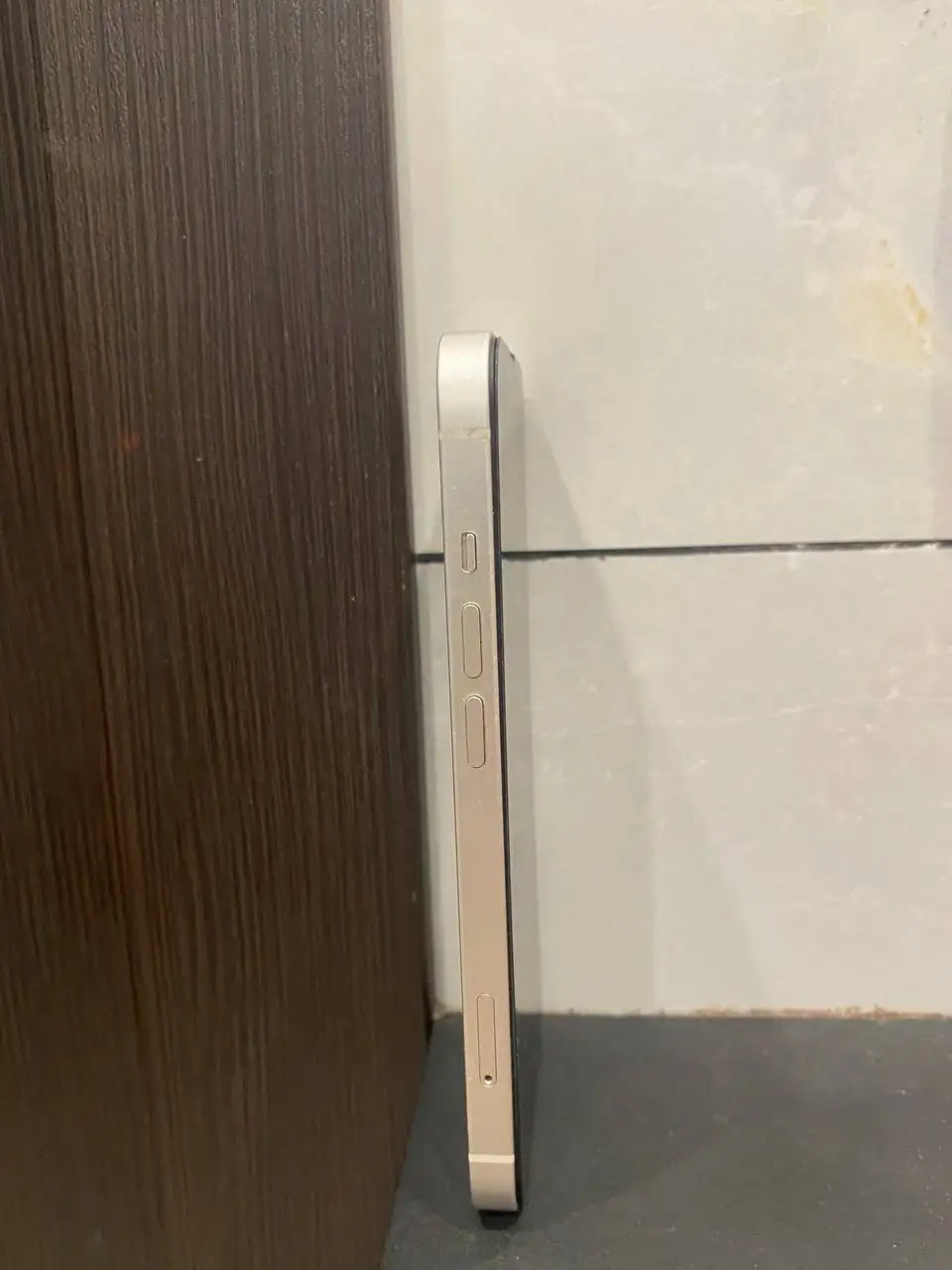 Продам iPhone 13 128гб с выгоревшим экраном и неработающими динамиками - Телефоны и смартфоны (Электроника) в Новосибирск