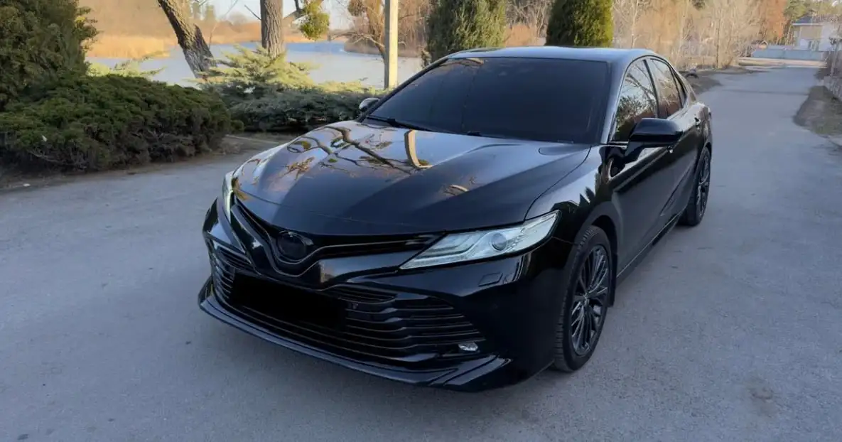 Toyota Camry XV70 2019 года с гибридным двигателем - Легковые автомобили (Авто) в Новосибирск
