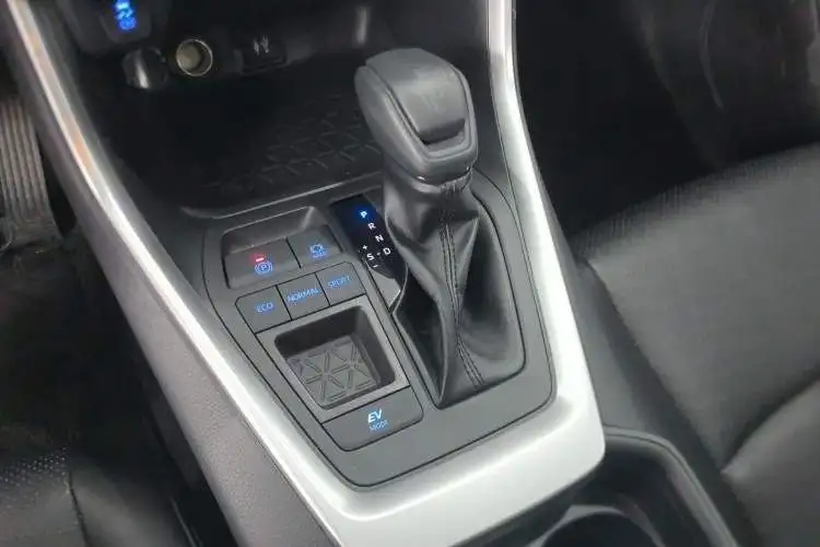 Продажа Toyota RAV4 5 поколения 2021 года - Легковые автомобили (Авто) в Новосибирск