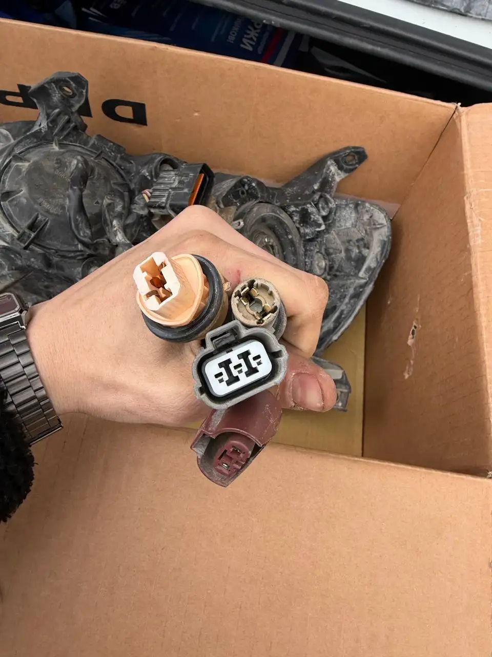 Продам правую фару от Mitsubishi Lancer 2010 года - Автозапчасти (Запчасти) в Новосибирск