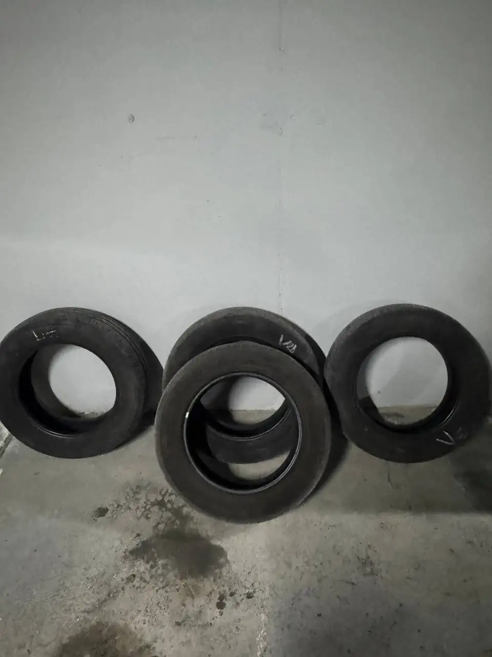 Продам летние шины Yokohama BluEarth 185/65/15 - Шины (Авто) в Новосибирск