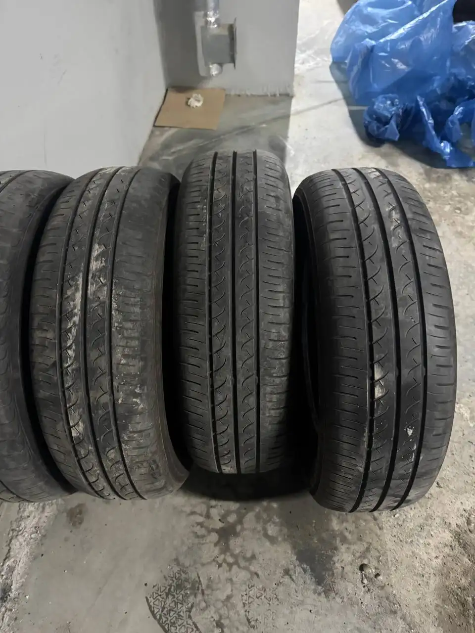 Продам летние шины Yokohama BluEarth 185/65/15 - Шины (Авто) в Новосибирск