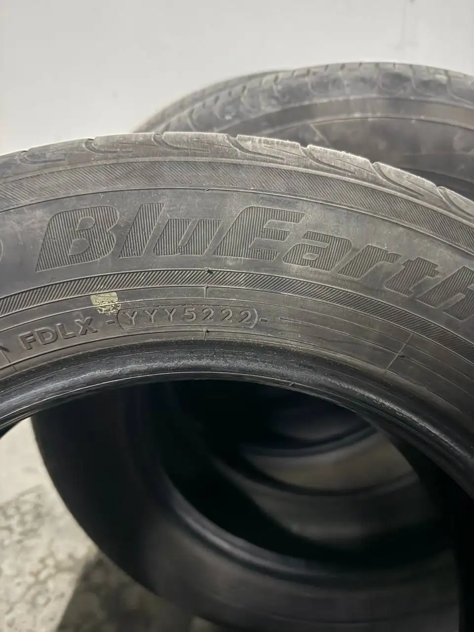 Продам летние шины Yokohama BluEarth 185/65/15 - Шины (Авто) в Новосибирск