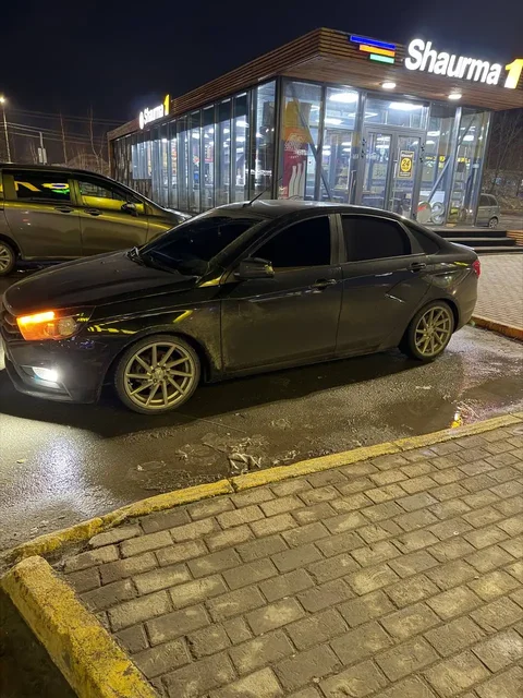 ВАЗ (Lada) Vesta 1 поколение 2018 - Шины и диски в Сургут