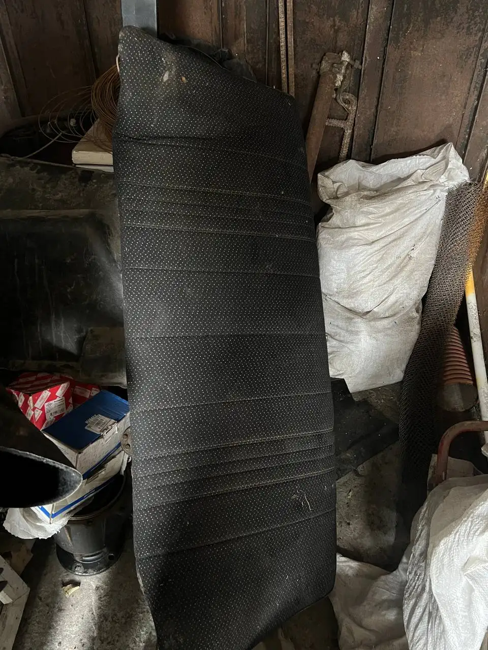 Автозапчасти: торпеда с бородой и задняя спинка - Запчасти в Новосибирск