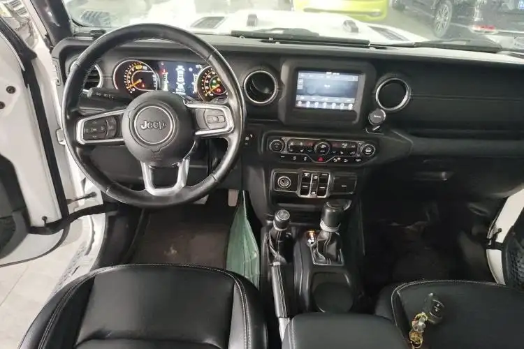 Jeep Wrangler 2019 2.0 бензин - Внедорожники (Авто) в Новосибирск