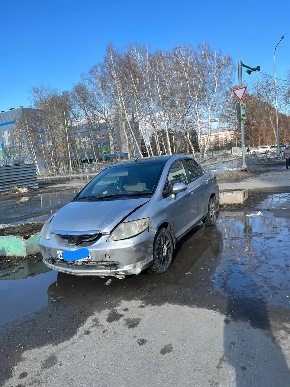 Продается Honda Fit Ario, требует небольших вложений в кузов - Авто в Новосибирск