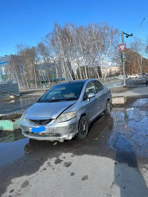 Продается Honda Fit Ario, требует небольших вложений в кузов - частное объявление в Новосибирск