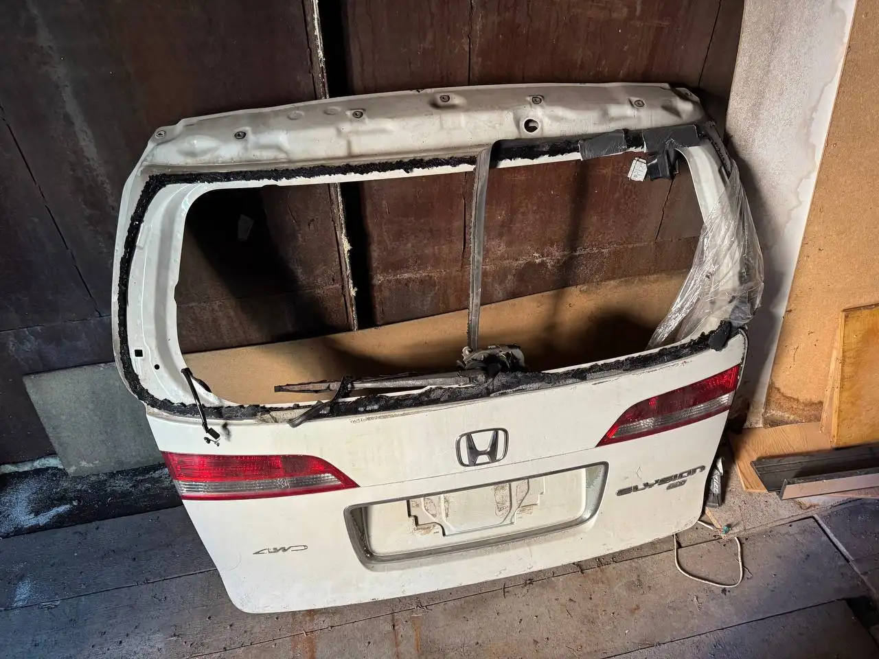 Продажа Honda Elysion 2004 с замененным редуктором - Легковые автомобили (Авто) в Новосибирск