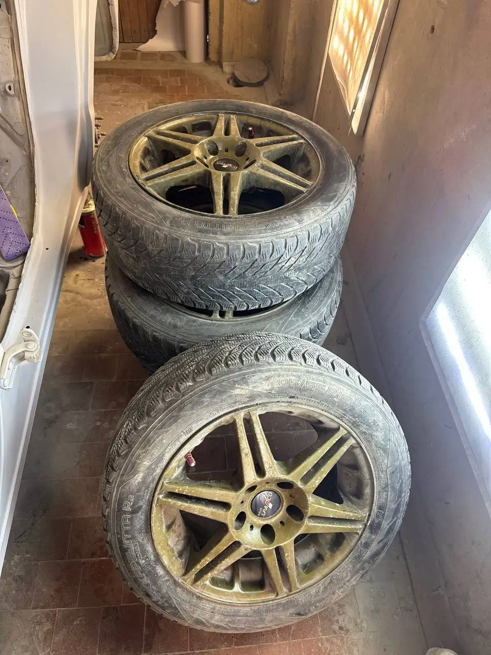 Продажа старых шин из подвала - Шины и диски (Авто) в Новосибирск