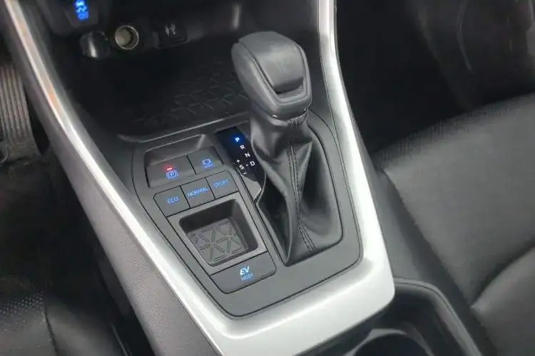 Продам Toyota RAV4 5 поколения 2021 года без пробега по РФ - Легковые автомобили (Авто) в Новосибирск