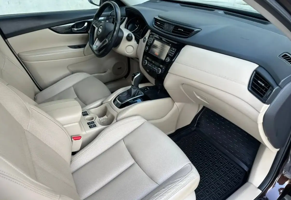 Продажа Nissan X-Trail 2017 года - Кроссоверы (Авто) в Новосибирск