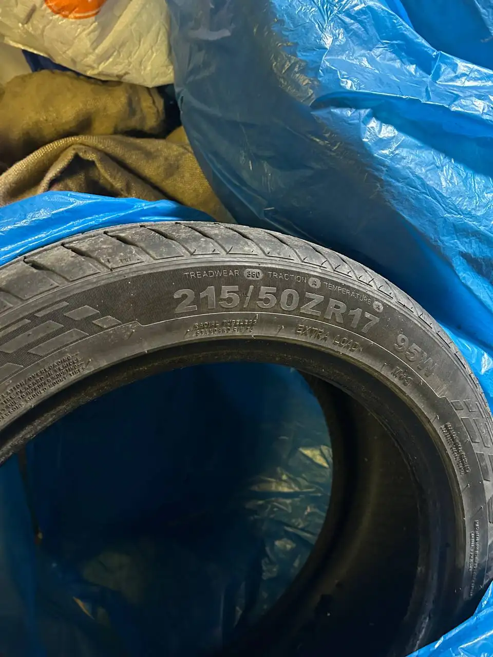 Продам летнюю резину R17 215/50 - Шины и диски (Авто) в Новосибирск