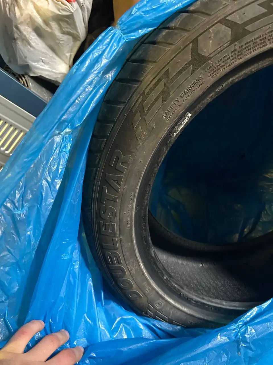 Продам летнюю резину R17 215/50 - Шины и диски (Авто) в Новосибирск