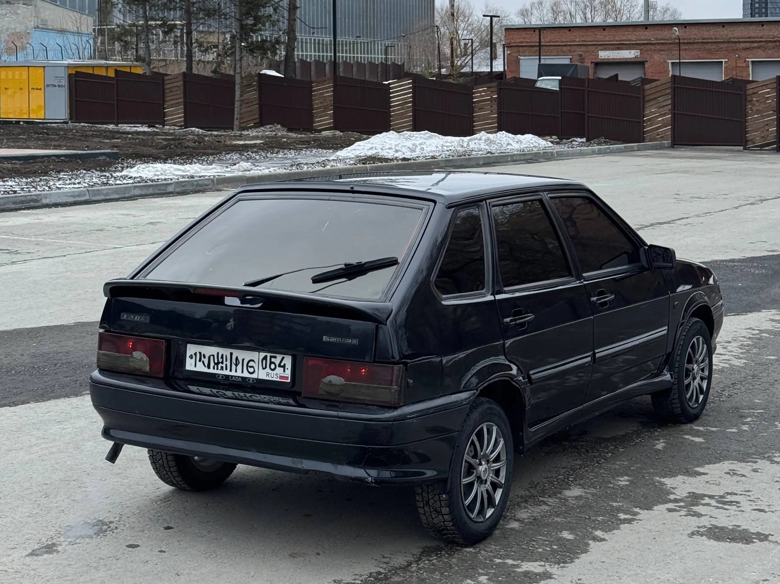 Автомобиль в отличном состоянии с новым литьем и резиной - Авто в Новосибирск