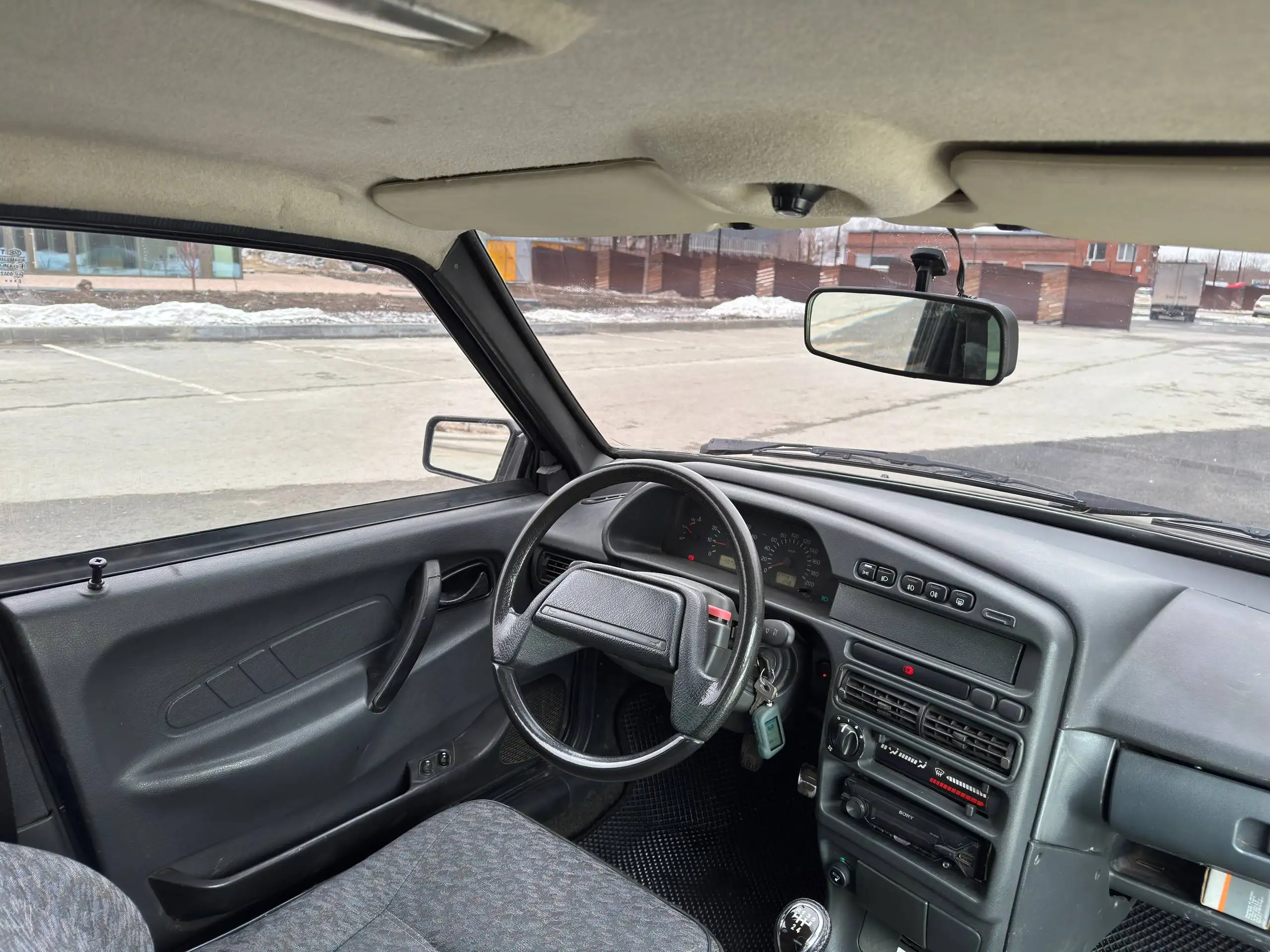 Автомобиль в отличном состоянии с новым литьем и резиной - Авто в Новосибирск