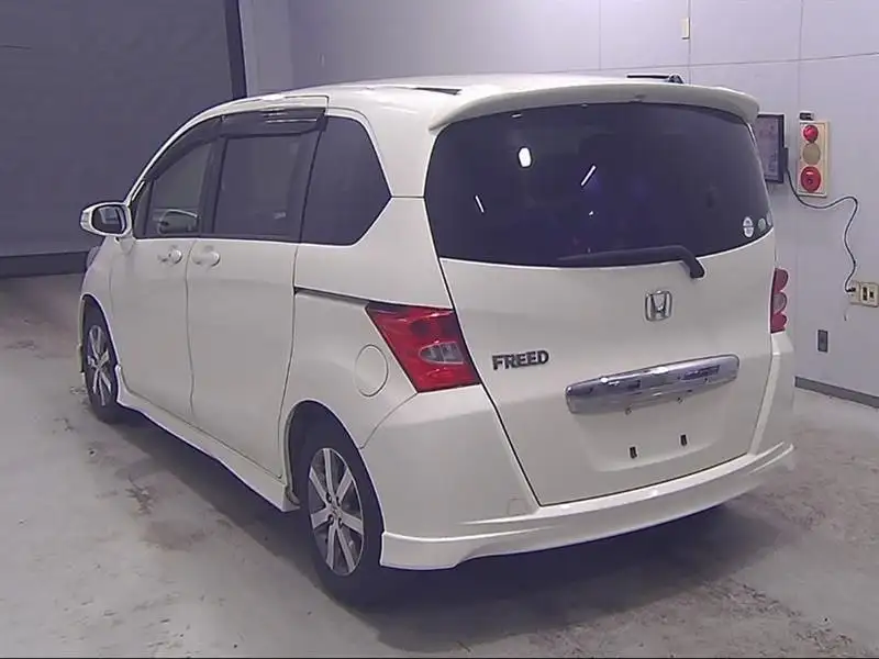 Honda в отличном состоянии, 4 балла, две электро двери, монитор в потолке - Автомобили (Авто) в Новосибирск