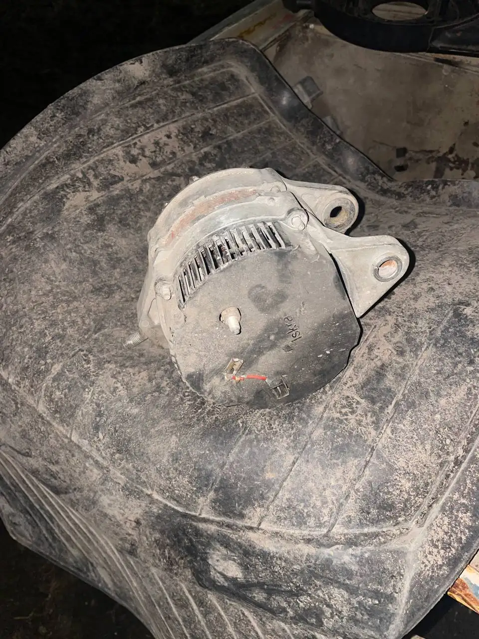 Продам генератор 60А, стартеры, блок предохранителей, колеса R13 - Запчасти и аксессуары (Авто) в Новосибирск