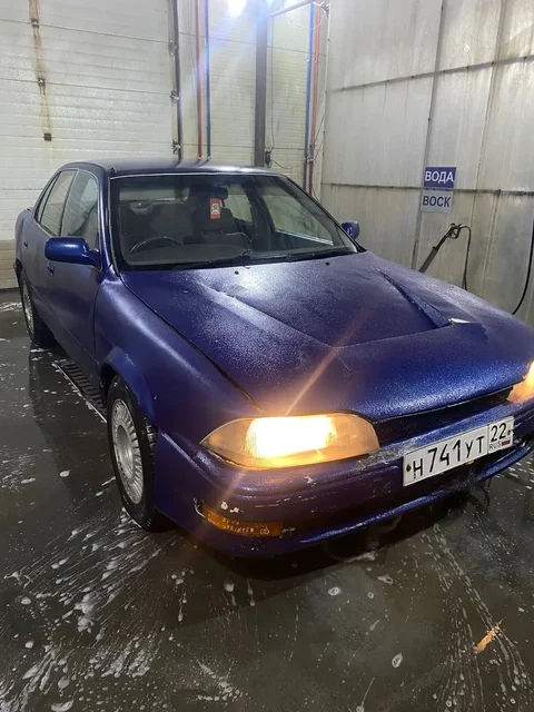 Toyota Camry 1992 - Грузовики в Новосибирск