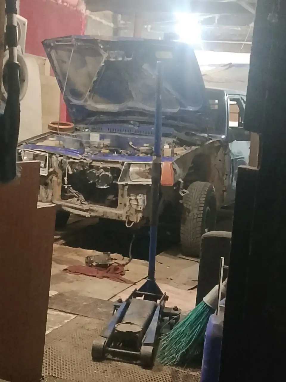 Гнилой автомобиль на запчасти или целиком - Запчасти (Авто) в Новосибирск