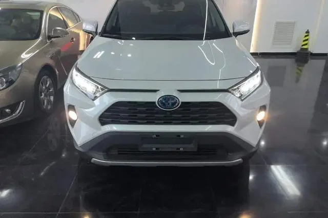 Продам Тойота Рав4 2021 - Легковые автомобили в Новосибирск
