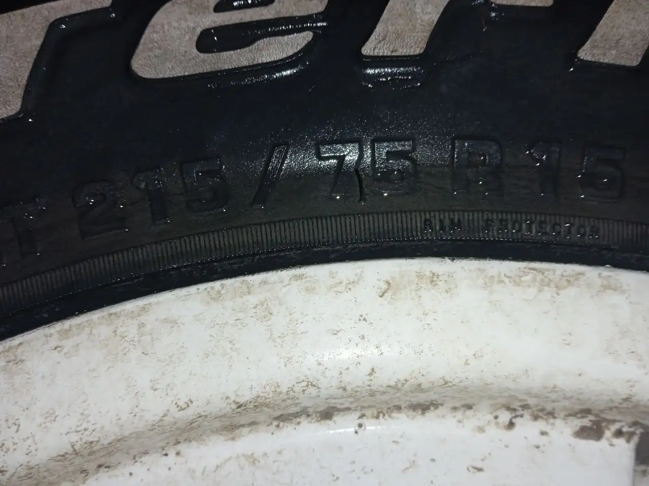 Куплю колеса 215/75 R15 - Шины и диски (Авто) в Новосибирск