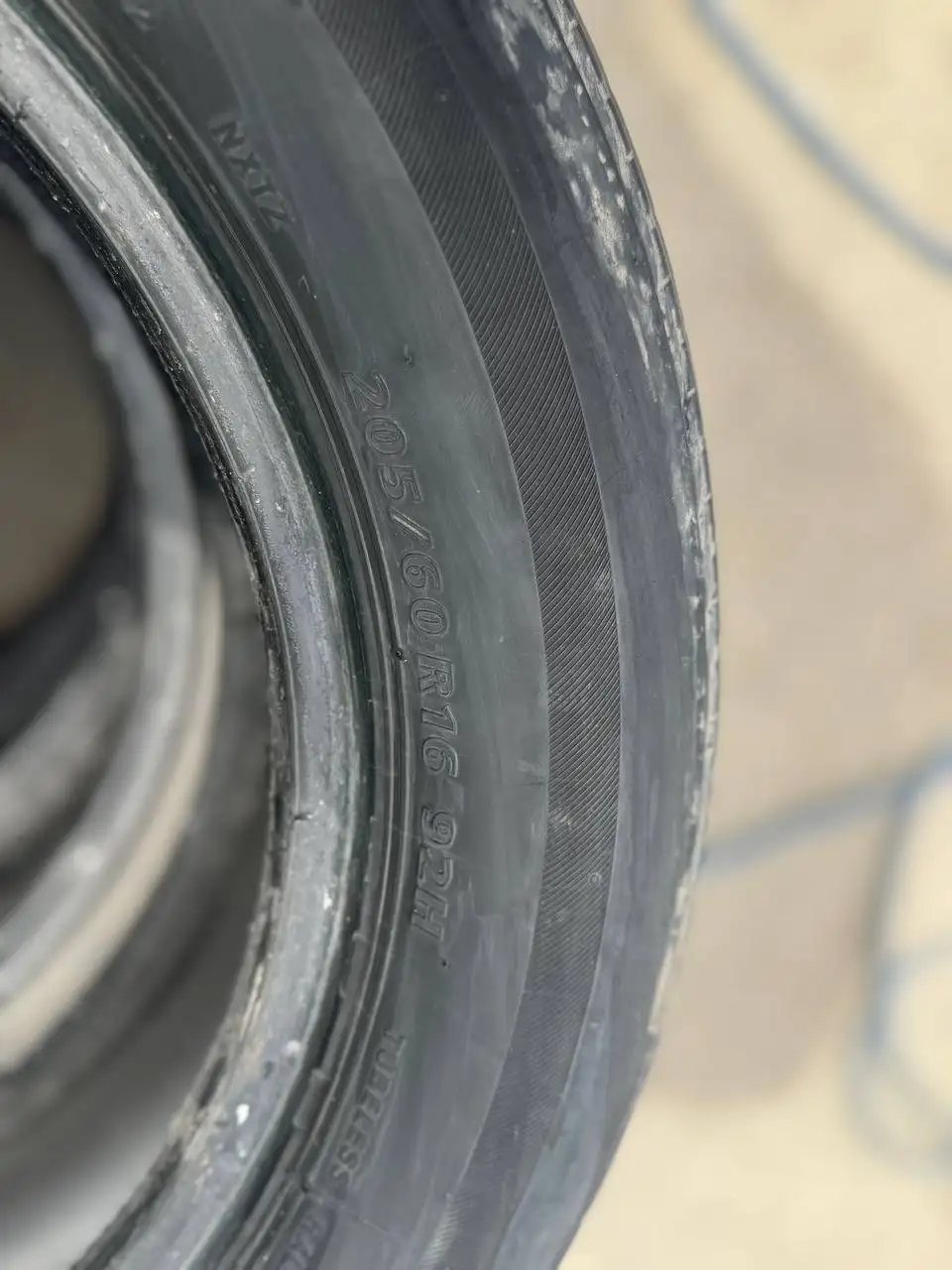 Шины 205/60R16 с грыжей - Шины и диски (Авто) в Новосибирск