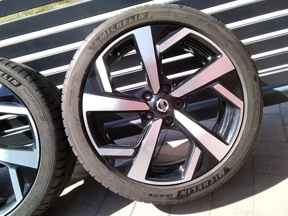 Продажа колес Nissan X-Trail, Qashqai, Juke 225/45 R19 - Шины и диски (Авто) в Новосибирск