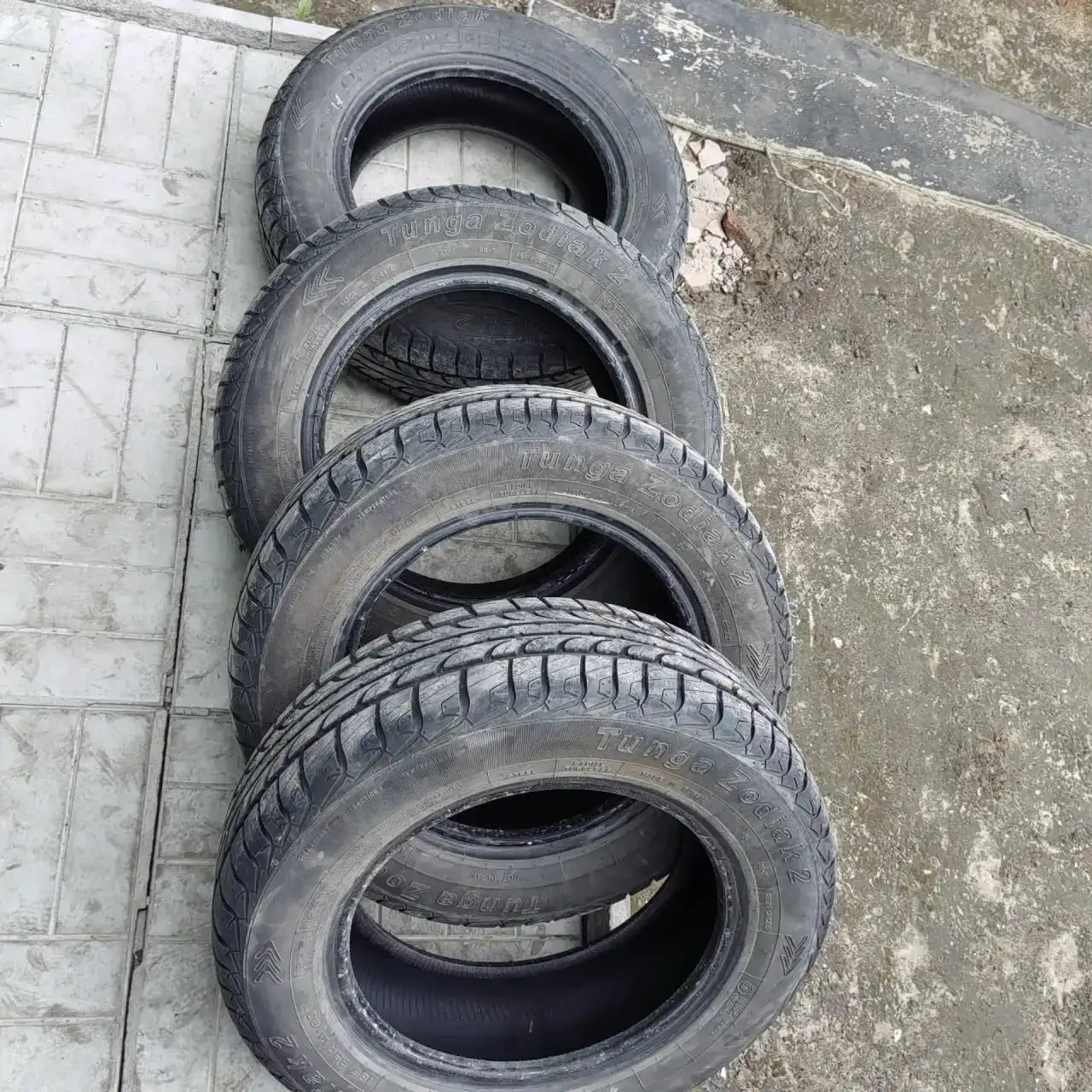 Резина R14 185/65 лето - Шины (Авто) в Новосибирск