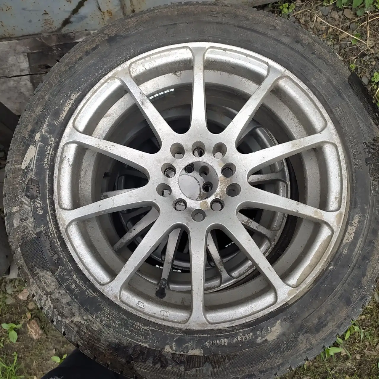 Продам литье R16 5x100 и резину - Запчасти в Новосибирск