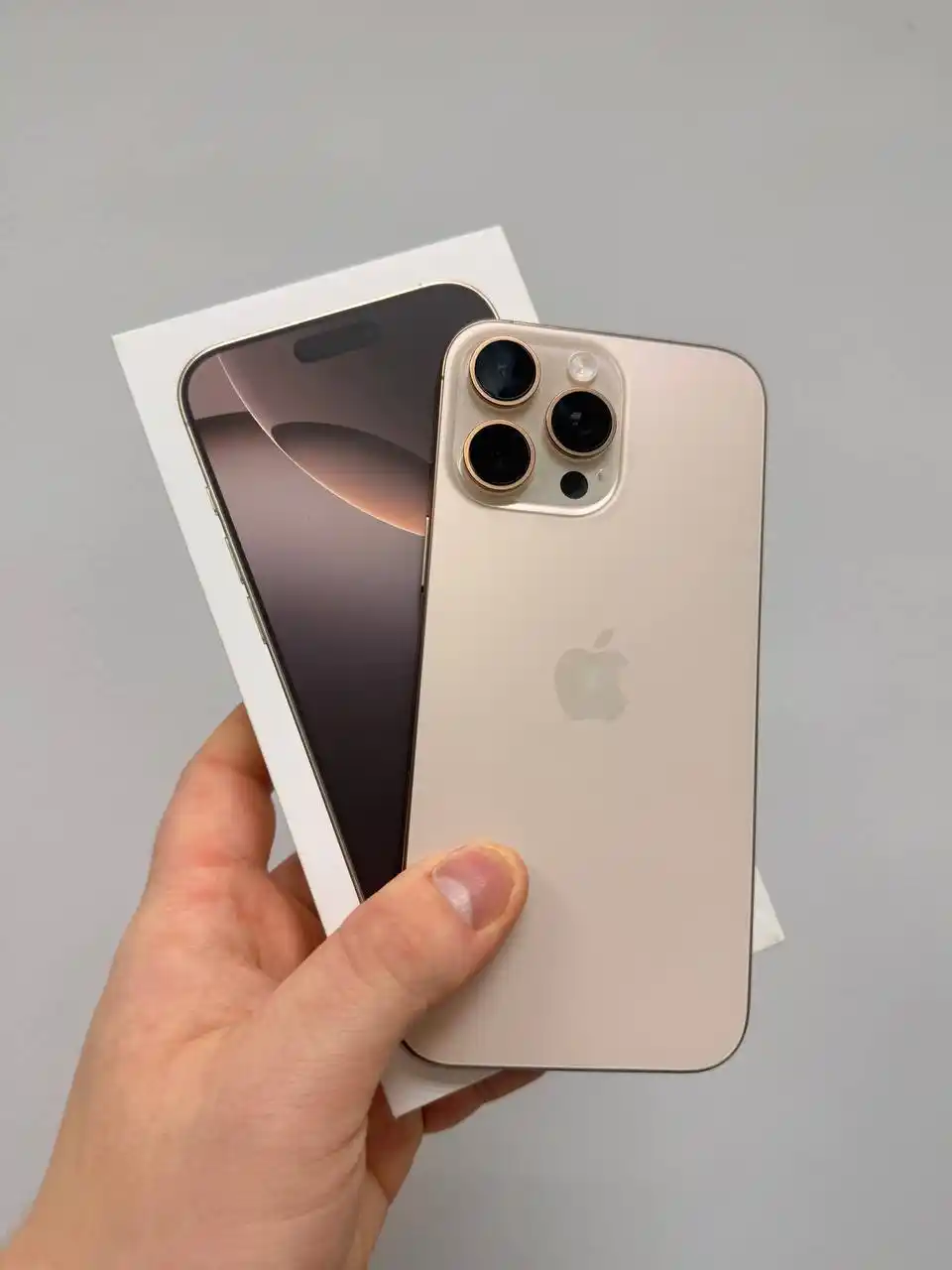 iPhone 16 pro max 256GB Desert Titanium