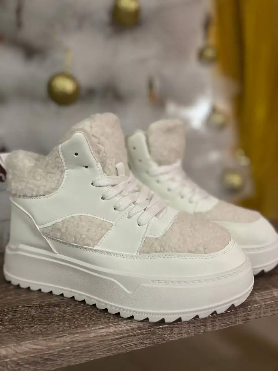 Продам зимние женские ботинки